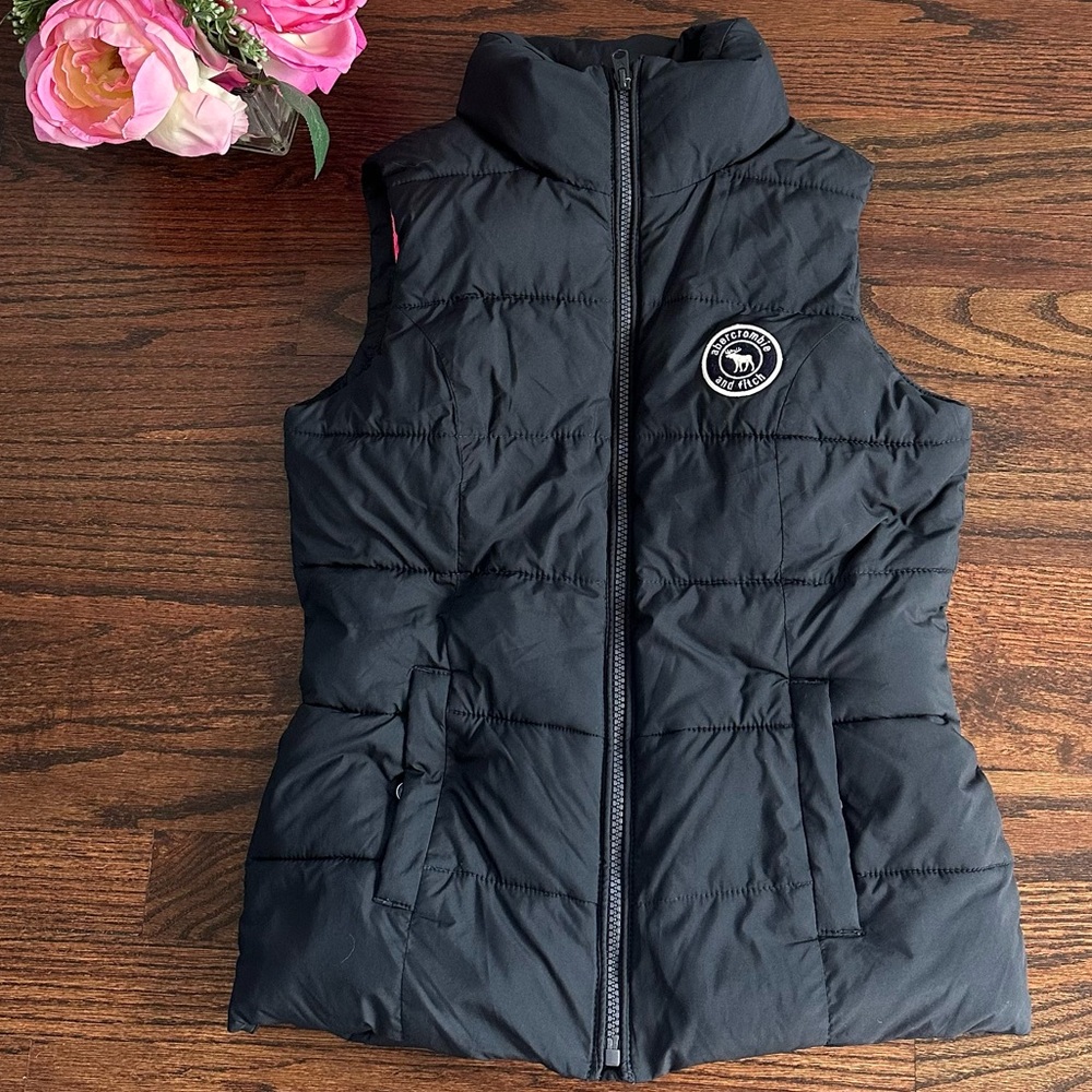Abercrombie kids navy blue puffer vest, size XL
